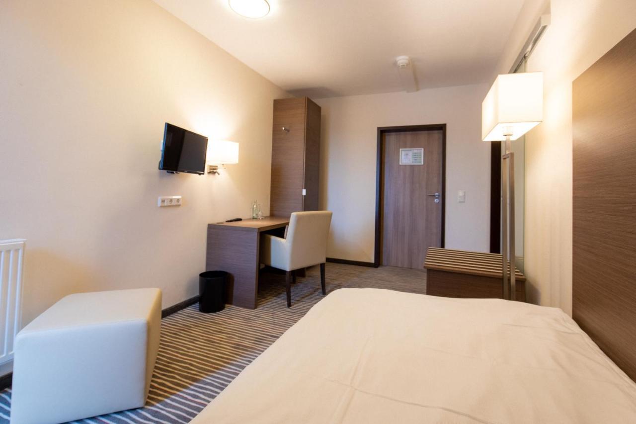 Am Rothenberg 4*